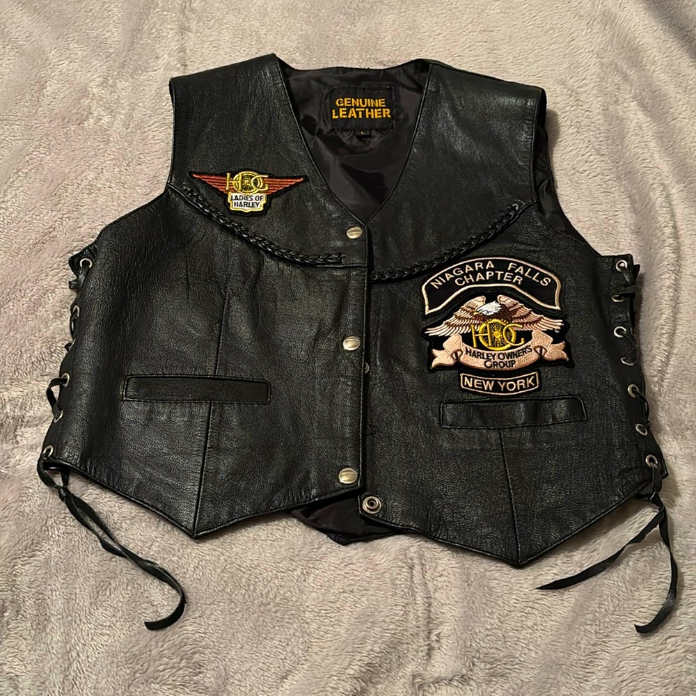 Ladies large black leather vest, inner pockets, outside pockets braided decor